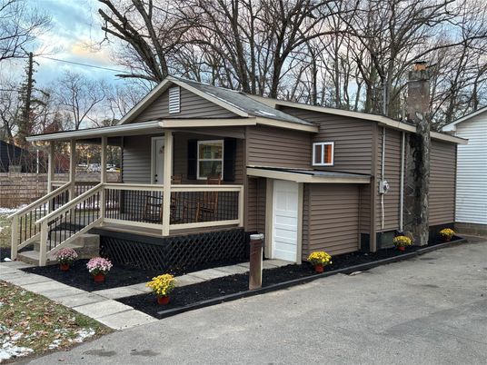 Attached, Exterior, Facade, Raised Ranch