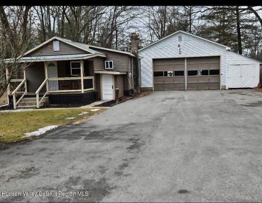 Attached, Exterior, Facade, Ranch
