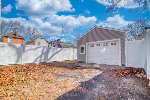 Detached Garage, Exterior