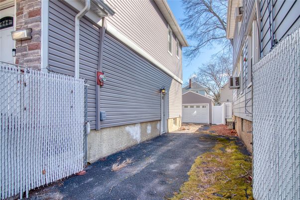 Detached Garage, Exterior