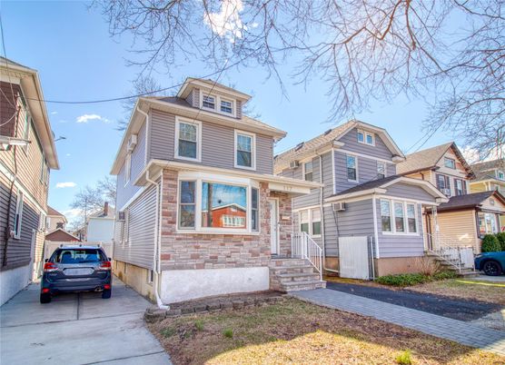 Attached, Exterior, Facade, Brick Facade, American Foursquare