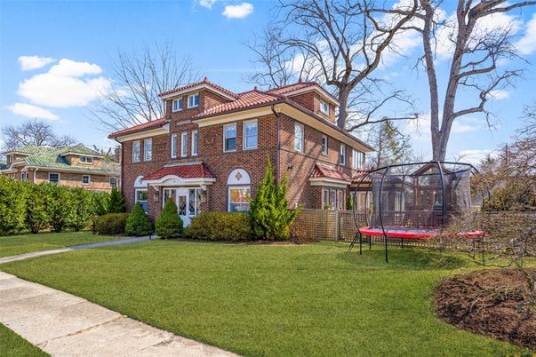 Backyard, Exterior, Facade, Brick Facade, Playground, Georgian