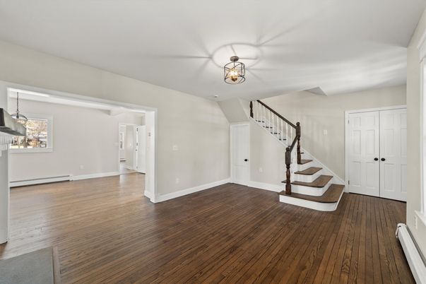 Empty room, Interior, Pendant Lights, Wood Texture Flooring