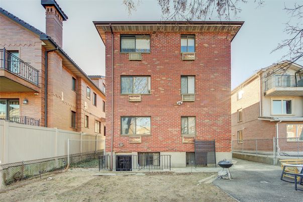 Exterior, Facade, Brick Facade, Rowhouse