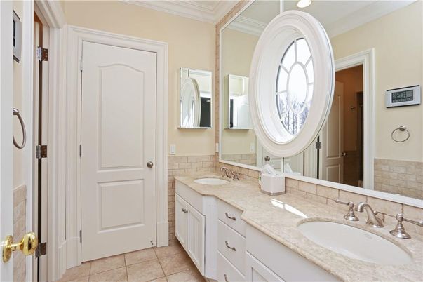 Bathroom, Dual Sink Vanities, Interior