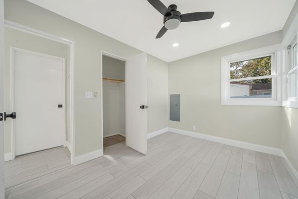 Empty room, Interior, Recessed Lighting, Wood Texture Flooring