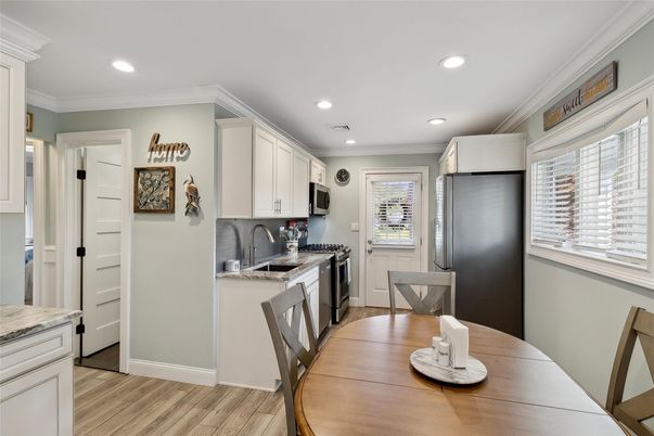 Dining room, Interior, Kitchen, Recessed Lighting, Wood Texture Flooring