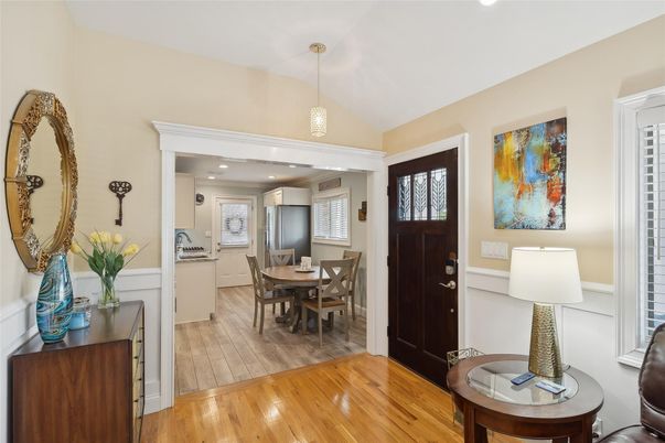 Dining room, Interior, Kitchen, Pendant Lights, Recessed Lighting, Wood Texture Flooring