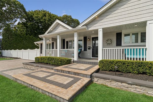 Exterior, Facade, American Craftsman