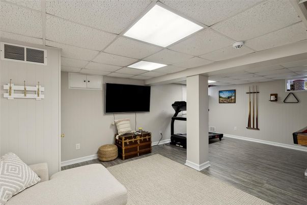 Fitness Equipment, Interior, Recessed Lighting, Wood Texture Flooring