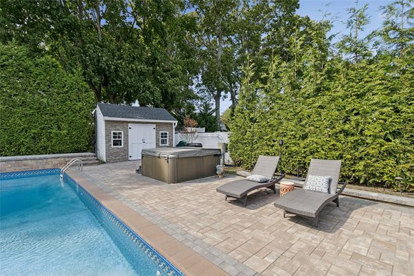 Exterior, Hot Tub, Pool