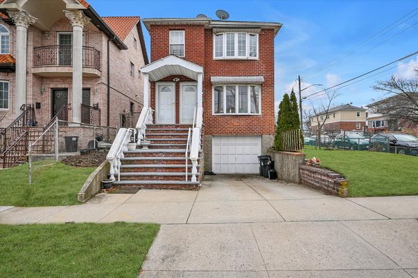 Attached, Exterior, Facade, Brick Facade, Rowhouse