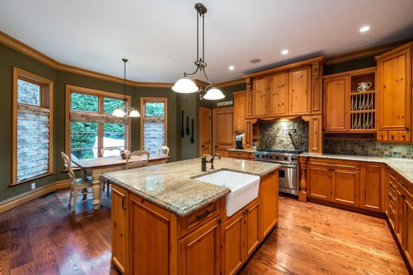Dining room, Interior, Kitchen, Pendant Lights, Recessed Lighting, Stainless Steel Appliances, Wood Texture Flooring