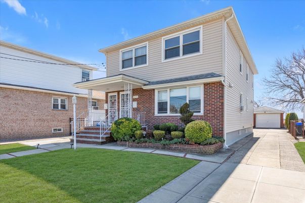Detached Garage, Exterior, Facade, Brick Facade, American Foursquare