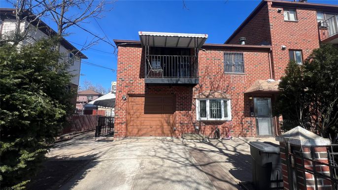 Attached, Exterior, Facade, Brick Facade, Rowhouse