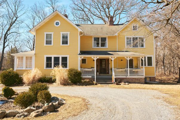 Exterior, Facade, Farmhouse