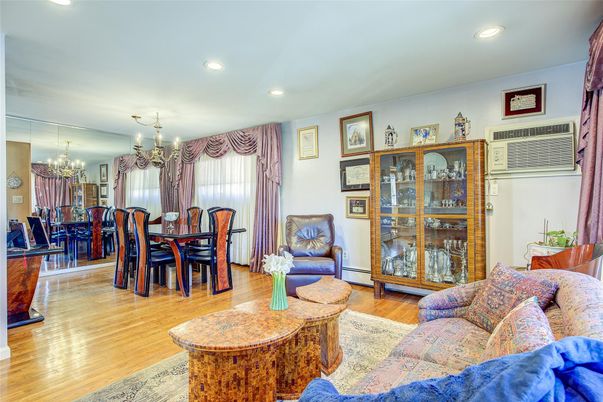 Chandelier, Dining room, Interior, Living room, Recessed Lighting, Wood Texture Flooring