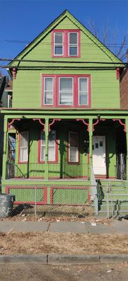 Exterior, Facade, Queen Anne Victorian