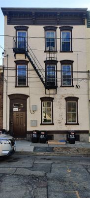 Exterior, Facade, Rowhouse