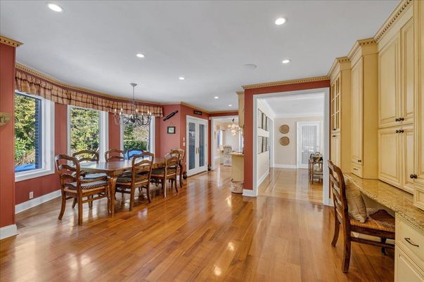 Chandelier, Dining room, Interior, Recessed Lighting, Wood Texture Flooring