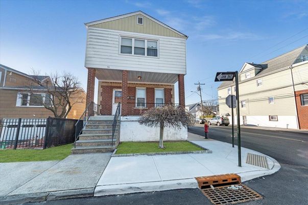 Exterior, Facade, Brick Facade, Farmhouse