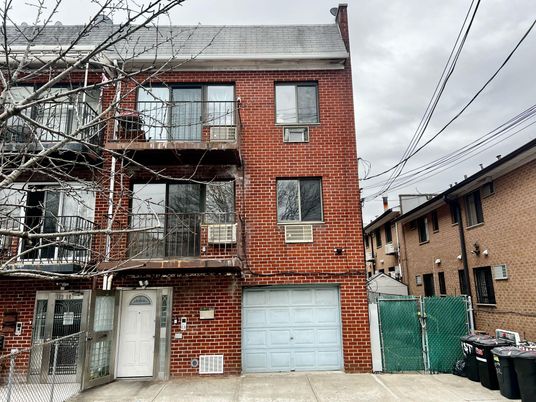 Attached, Exterior, Facade, Brick Facade, Rowhouse
