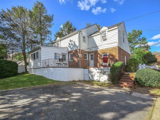 Exterior, Facade, Brick Facade, Cape Cod