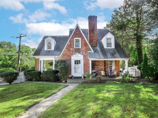 Exterior, Facade, Brick Facade, Cape Cod