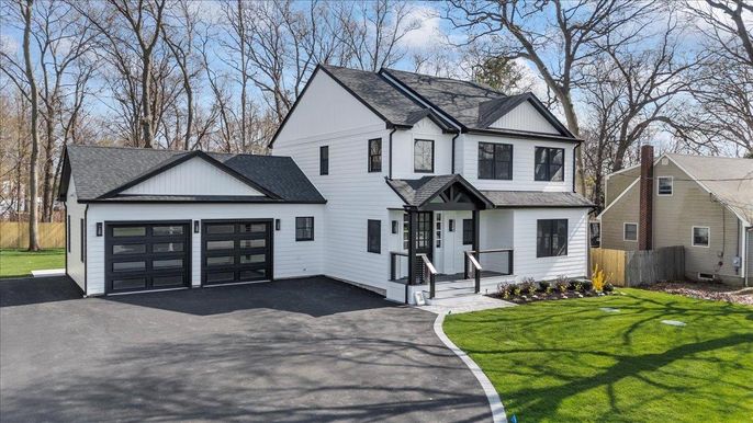 Attached, Exterior, Facade, Farmhouse