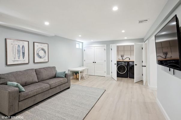 Interior, Recessed Lighting, Washer, Wood Texture Flooring
