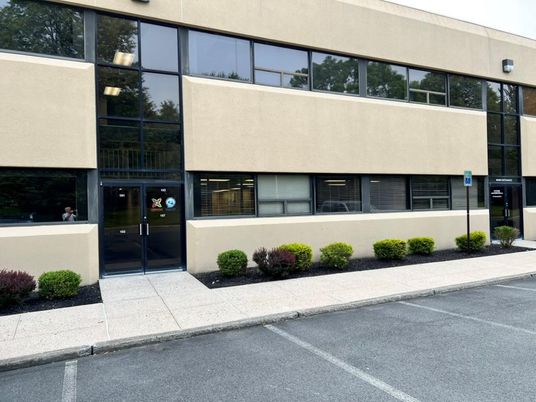 Exterior, Facade, Modern
