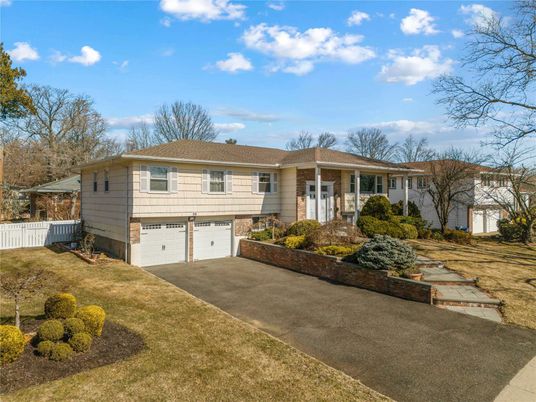 Attached, Exterior, Facade, Raised Ranch