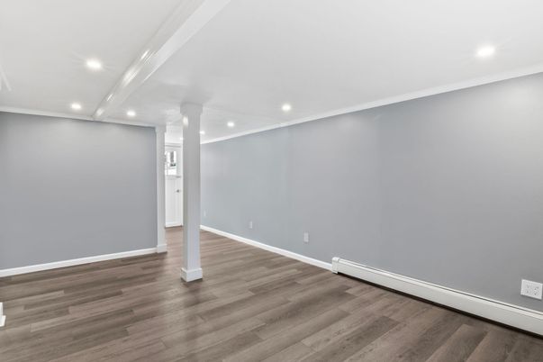 Empty room, Interior, Recessed Lighting, Wood Texture Flooring