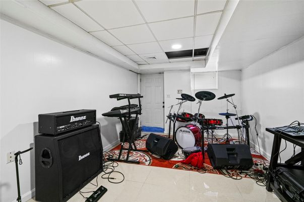 Fitness Equipment, Interior, Recessed Lighting