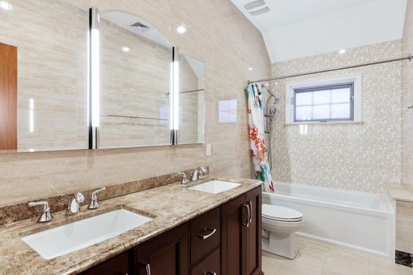 Bathroom, Dual Sink Vanities, Interior, Recessed Lighting