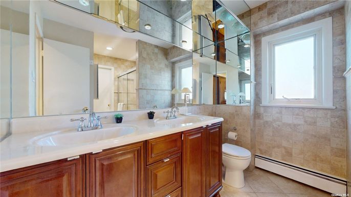 Bathroom, Dual Sink Vanities, Interior