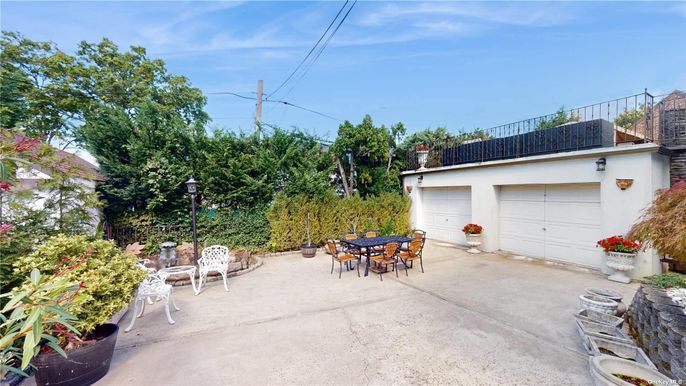 Detached Garage, Exterior