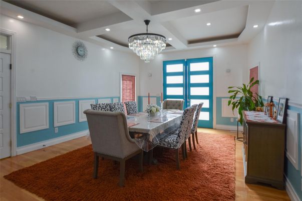 Chandelier, Dining room, Interior, Recessed Lighting, Wood Texture Flooring