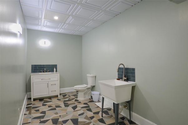 Bathroom, Interior, Recessed Lighting