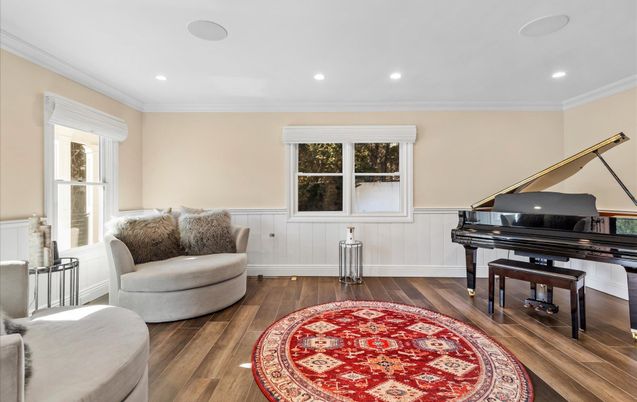 Interior, Piano, Recessed Lighting, Wood Texture Flooring