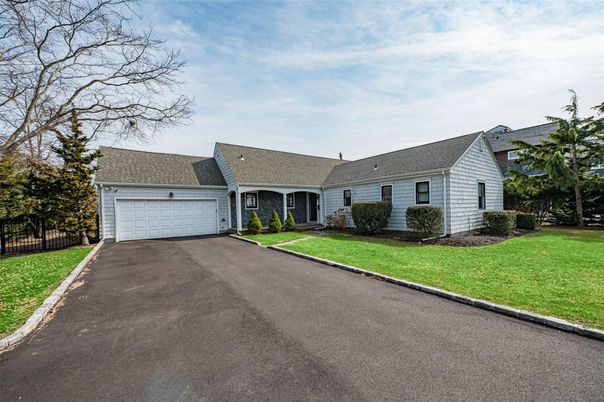 Attached, Exterior, Facade, Cape Cod
