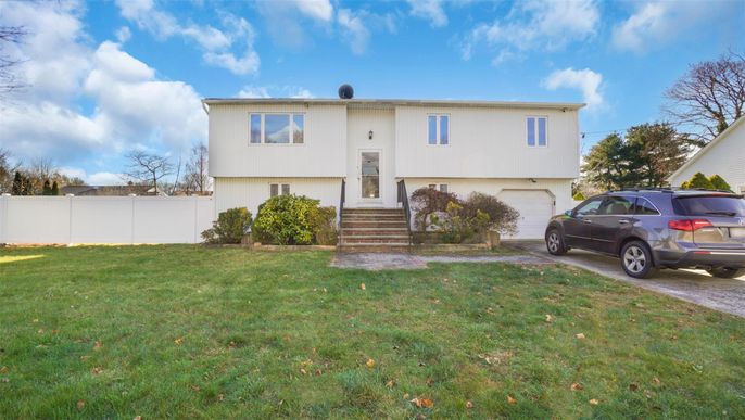 Attached, Exterior, Facade, Raised Ranch