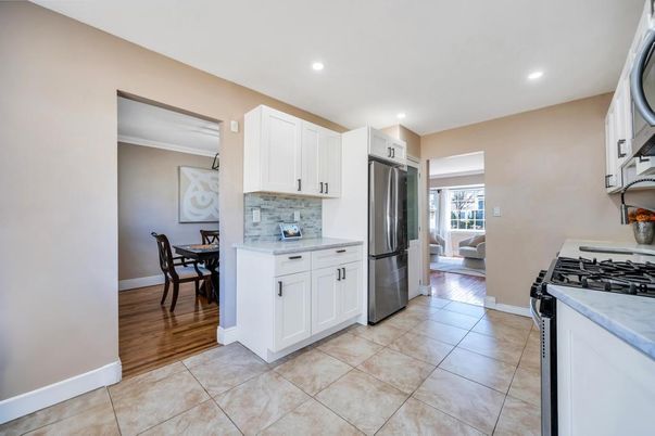 Dining room, Interior, Kitchen, Recessed Lighting, Stainless Steel Appliances, Wood Texture Flooring
