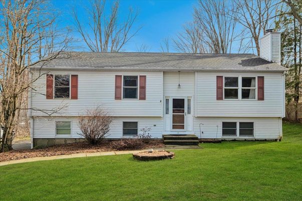 Exterior, Facade, Raised Ranch