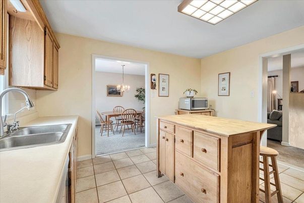 Chandelier, Dining room, Interior, Kitchen