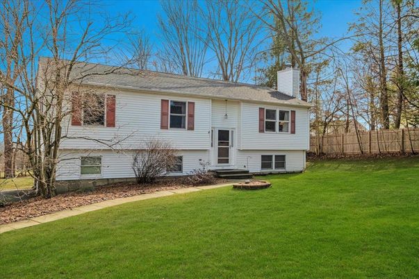 Backyard, Exterior, Facade, Raised Ranch