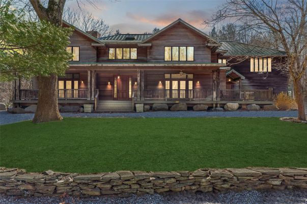 Exterior, Facade, Log Home