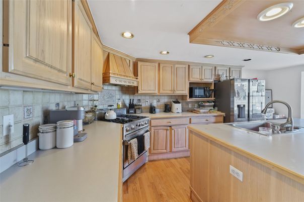 Interior, Kitchen, Recessed Lighting, Wood Texture Flooring
