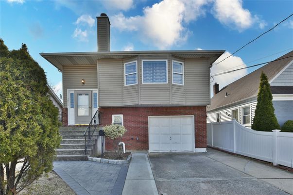 Attached, Exterior, Facade, Brick Facade, Raised Ranch