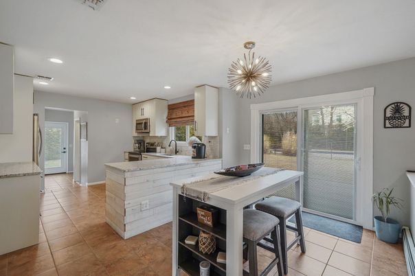 Dining room, Interior, Kitchen, Pendant Lights, Recessed Lighting, Stainless Steel Appliances